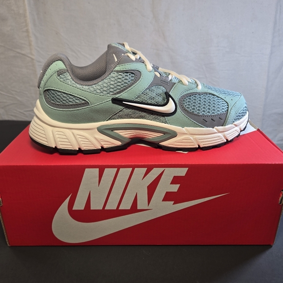 Nike V5 RNR Suede Womens Sneakers Sz 9 - Picture 14 of 14